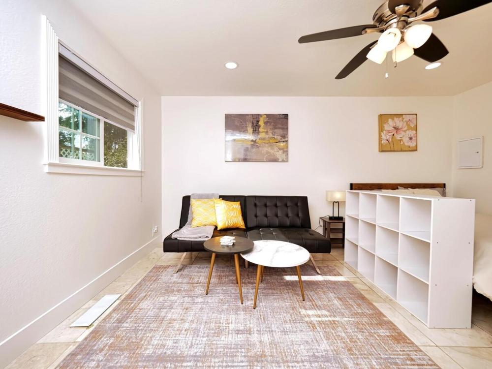 Molivu Homes Studio - PetFriendly - King Bed - W-D